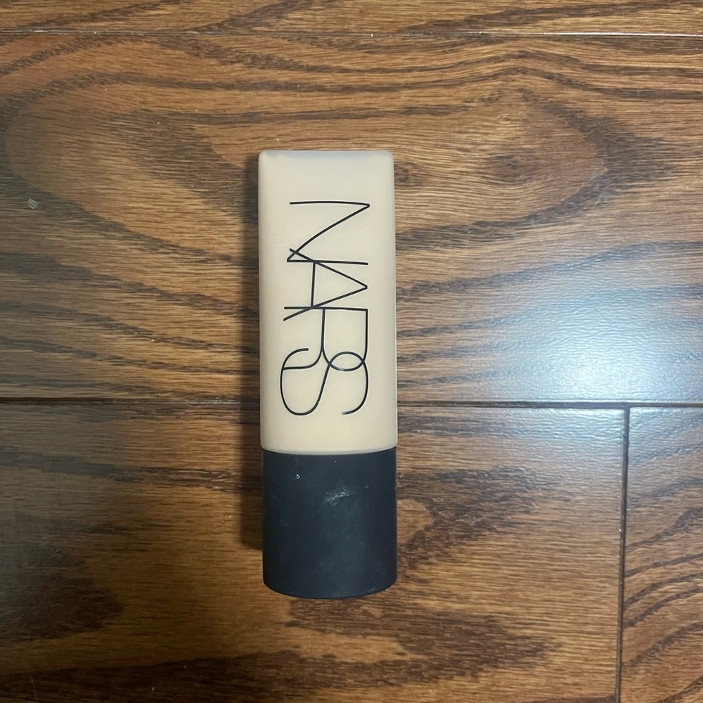 Nars soft matte foundation (color:  Fiji)